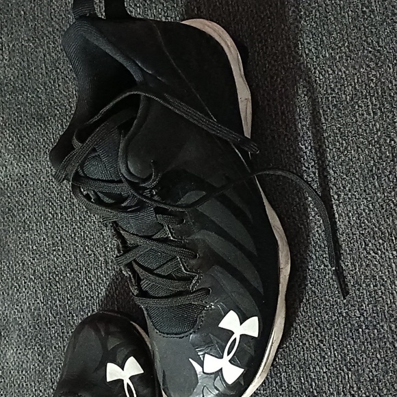 Under Armour cleats size 4Y - Picture 2 of 5